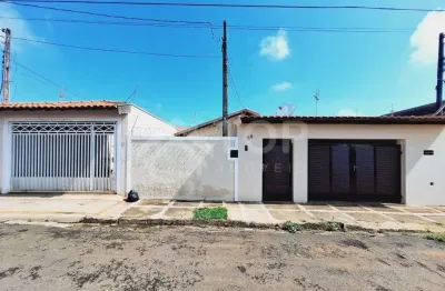 2 casas a venda com 4 quartos proximo ao mercado tonim