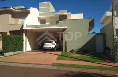 Casa terrea a venda em condominio, sala com pe direito alto, sala de jantar, cozinha com despensa, com planejados em todos os ambientes, lavabo, mezanino com banheiro e sacada, aceita permuta