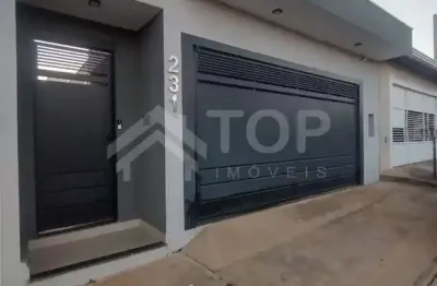 Casa a venda com 3 dormitorios sendo uma suite no jardim araucaria, toda com moveis planejados marcenaria moderna e com iluminacao em alguns ambientes.