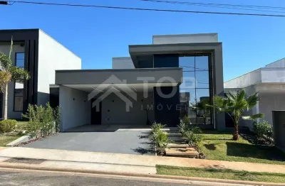 Linda casa com 3 dormitorios sendo uma suite a venda em condominio fechado, portaria 24 horas, sala com pe direito alto, janelas automatizada, ofuro, churrasqueira.