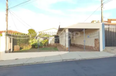 Casa terrea para fins residencial ou comercial,  venda ou locacao, para morar ou investir, com 3 dormitorios sendo uma suite, comodos grandes, bem arejada, sem detalhes estruturais, terreno com 422 me