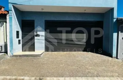 Casa no douradinho com ampla area de churrasqueira e 3 vagas de garagem