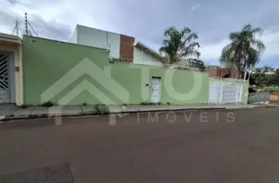 Lindo imovel de 3 dormitorios espacosos, sendo 1 suite e piscina