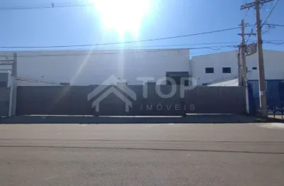 Excelente barracao/galpao com 1000 metros de area total, sendo 750 metros de construcao, 8 metros de pe direito e 10 metros no centro, com entrada para caminhoes em otima localizacao no bairro parque 
