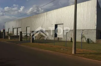 Locacao de 3 excelentes galpoes em otima localizacao no ceat, sendo cada galpao com com 1000 metros de construcao, sendo 1500 metros de total, totalizando 3000 metros e construcao, com 4500 de area to