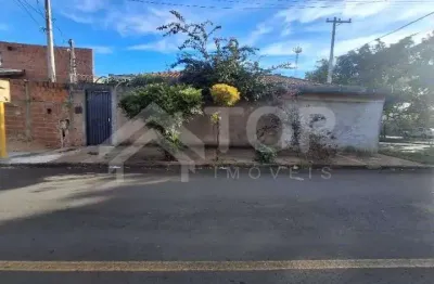 Vende-se 2 casas no mesmo terreno, sendo imoveis em otima localizacao
