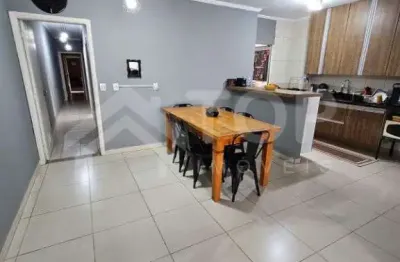 Linda casa a venda no parque arnold schimidt com 3 dormitorios sendo 1 suite