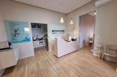 Sala comercial no centro de sao carlos, com 8 salas e 4 garagens cobertas.