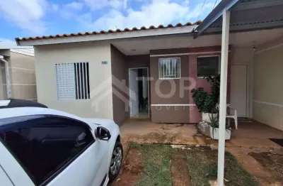 Excelente casa de 2 dormitorios em condominio fechado