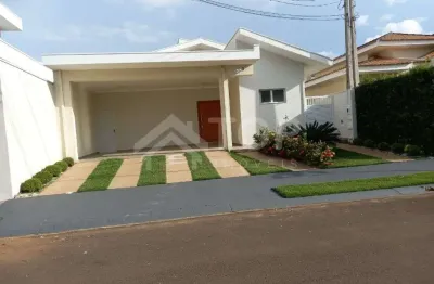 Linda casa com piso em porcelanato, com 3 dormitorios, sendo 3 suites e area coberta com churrasqueira no res. quebec