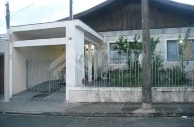 Excelente casa de 3 dormitorios, sendo 1 dormitorio externo