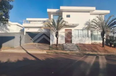 Lindo sobrado  com 4 suites, piscina e varanda ampla