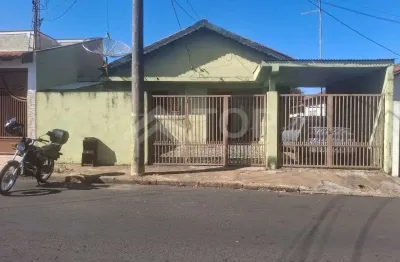 Casa em excelelte localizacao com 3 dormitorios, na vila irene