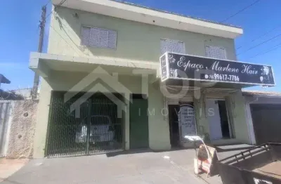 Excelente casa sobreposta de 3 dormitorios, em otima localizacao proximo a comercios