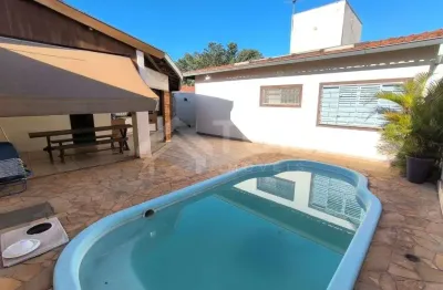 Linda casa com 4 dormitorios, sendo 1suite no bairro jardim cardinalli