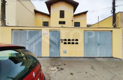 Kitnet  vila brasilia, sao carlos: 1 dormitorio, cozinha e lavanderia.