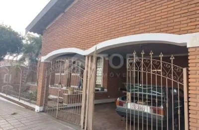 Excelente casa de 3 dormitorios com 1 suite e churrasqueira no bairro centreville