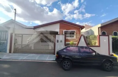 Casa com 3 quartos para alugar no Jardim São Carlos, São Carlos 