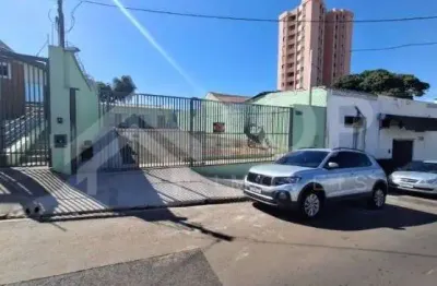 Excelente ponto comercial com 440 metros de terreno e 122 metros de construcao, com estacionamento interno rotativo para varios carros