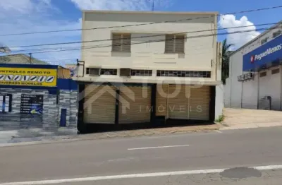 Imovel comercial na avenida sao carlos para venda ou locacao, area 1 loja , com 90,25 metros, sala intermediaria 2 camara, 1 banheiro, area 2 casa com 300,09 metros, 2 salas, 3 dormitorios, 2 banheiro