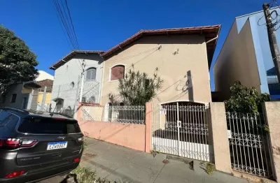 Sobrado, com 3 suite, sala, cozinha, e area de servico, garagem coberta.