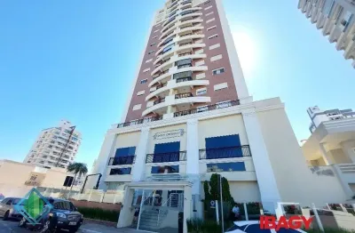 Apartamento com 2 quartos à venda na rua brasilpinho, 95, kobrasol, são josé, 74 m2 por r$ 650.000