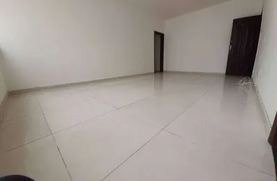 Apartamento 3/4 com dependência a 100 metros do porto da barra