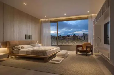 Apartamento 212m², com 3 suítes, onde o extraordinário da arte serve ao cotidiano da vida.