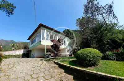 Casa em terreno de 2.217 m² e área construída de 232,89 m², com 3 quartos, sendo 1 suíte à venda por r$ 850.000,00, no bairro cascata dos amores. teresópolis-rj codigo: 156903