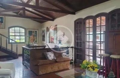 Sobrado com 3 pavimentos, 10 quartos e vista panorâmica em agriões - teresópolis-rj codigo: 153059