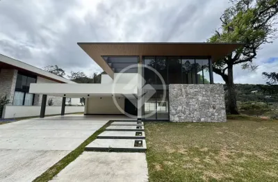 Casa de alto padrão com 4 suítes no vale dos eucaliptos, quebra frascos - teresópolis/rj codigo: 136167