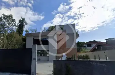 Casa de alto padrão com 5 quartos,  350m² à venda por r$ 2.300.000, iúcas - teresópolis/rj codigo: 108999