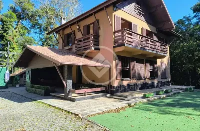 Sítio com área de 12.282 m² próximo a ferinha do alto  com 5 quartos, casa de caseiro com 2 quartos, sala, cozinha, banheiro. teresópolis/rj codigo: 70056