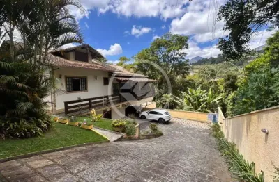 Casa à  venda por R$ 950.000,00, 416 m2 de área construída, com 5 quartos, no bairro Parque do Imbuí, Teresópolis-RJ codigo: 229407