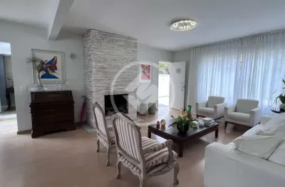 Casa de alto padrão com 06 quartos e vista para o Dedo de Deus. codigo: 278780