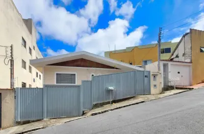 Casa com 4 quartos para alugar no Centro, Poços de Caldas 