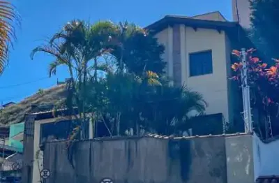 Casa com 4 quartos para alugar no Centro, Poços de Caldas 