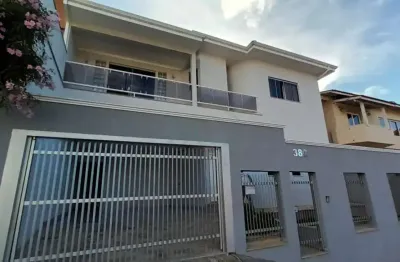 Casa de alto padrão em bairro residencial próximo ao centro de poços de caldas