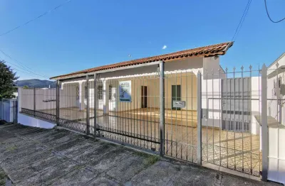 Casa com 4 quartos para alugar no Jardim Quisisana, Poços de Caldas 