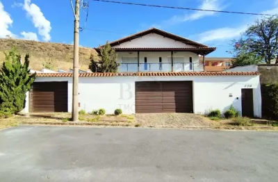 Excelente casa de 358,90 m² á venda no bairro vivaldi leite ribeiro em poços de caldas mg.