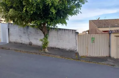 Excelente terreno com 305m² á venda no bairro jardim ipê em poços de caldas mg.