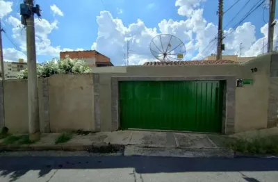 Excelente casa á venda no bairro vila líder em poços de caldas mg.