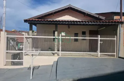 Excelente casa á venda no bairro Parque São Sebastião em Poços de Caldas MG.