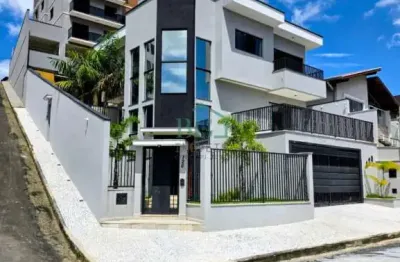 Excelente casa de alto padrão á venda de no Residencial Morumbi em Poços de Caldas MG.