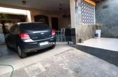 Casa 2 quartos sendo 1 suíte, 2 vagas de garagem no bairro planalto