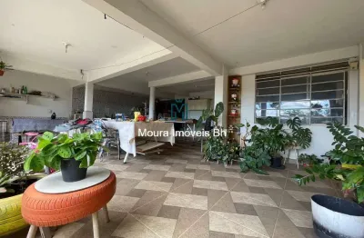 Casa com 4 quartos, 2 semi-suítes, 1 vaga no bairro planalto