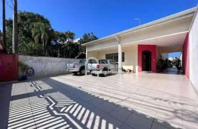 Casa com 3 dormitórios à venda, 220 m² por r$ 990.000,00 - centro - peruíbe/sp