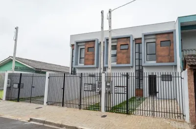 Sobrado de frente para a rua no sítio cercado próximo da igreja da congregração cristã