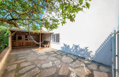 Sobrado duplex em condomínio com quintal de aproximadamente 50m²