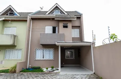 Sobrado triplex em condomínio localizado próximo ao shopping palladium